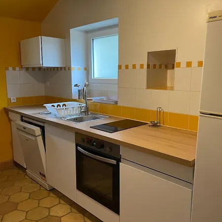 Proche Des Chateaux De La Loire Avec Jardin Privatif Et Parking. - Fr-1-410-426 Chahaignes